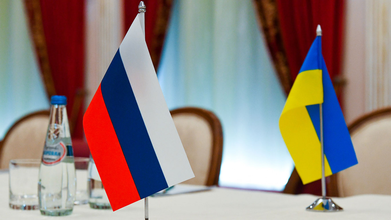 FO reaffirms ties with Russia and Ukraine, calls for peaceful resolution to conflict
